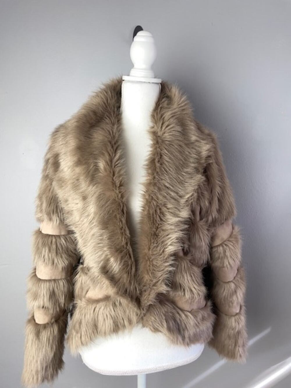 Chico’s Faux Fur Jacket Size 2 (L/12-14) Taupe Beige Shaggy Mob Wife Boho